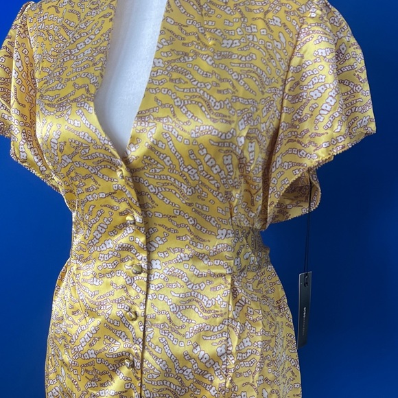 BCBGMaxAzria NWT Yellow Flower Print Tie Ribbon Blouse, Button Detail - Size M - Picture 2 of 9